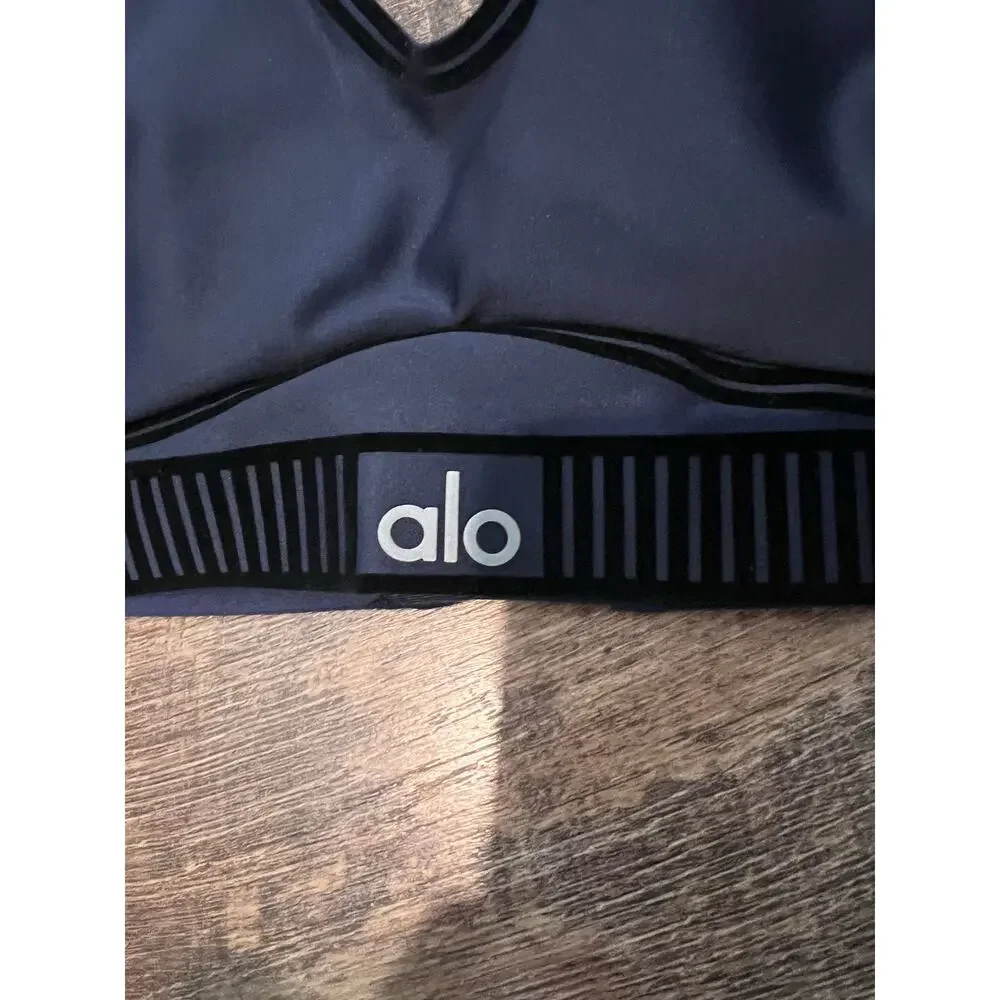 Alo Yoga Airlift Line Up Bra in Navy 98$